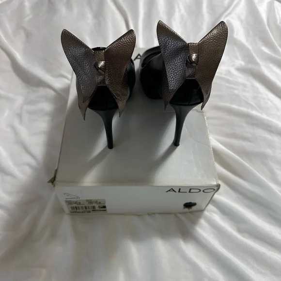 Aldo Black and Bronze Bow Heels - Picture 3 of 6